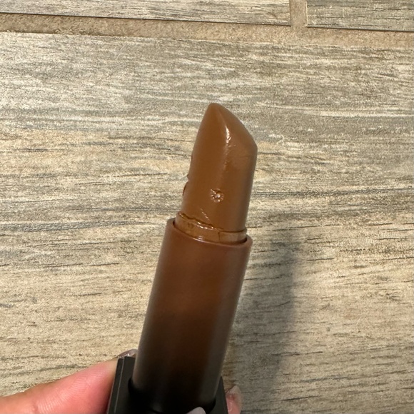 Huda Beauty "Self-Made" lipstick - Picture 4 of 9